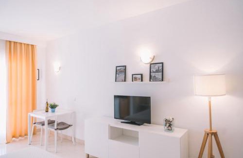 Torre de Benagalbon Apartment | casAFlex, Fabuloso Estudio en Añoreta Golf