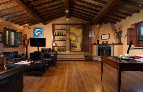 Cortona Villa | CASALE DEI GIRASOLI 14, Emma Villas