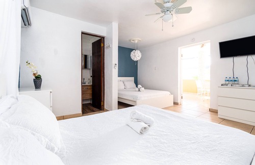 Pedernales House | Casamares: Vacational Stay with Pool and Jacuzzi 5 min to Boqueron and Beaches