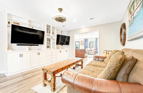 Pensacola House | Casanana Manor at Fairpoint Place