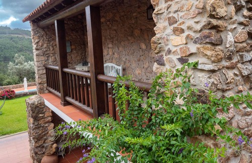 Cumeeira House | Casas Do Favacal - a traditional Xisto house