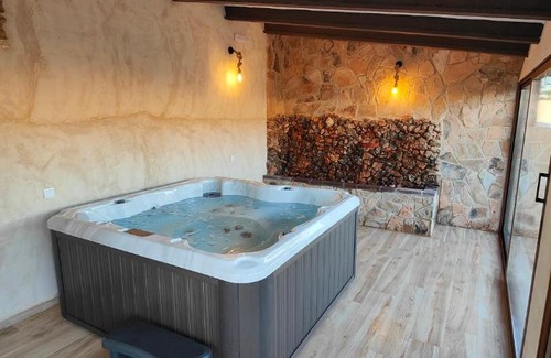 Ossa de Montiel House | Casas Rurales con Jacuzzi Quijote y Sancho