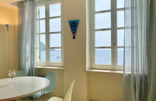Camogli Apartment | CasaViva - Beachfront Trilo with parking in Camogli