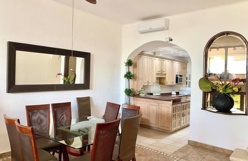 Downtown Cancun Apartment | Cascada by Andiani Travel