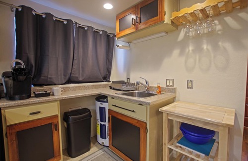 Cle Elum Apartment | Cascade Getaway - Heart of Cle Elum - Full Kitchen, Private Patio & Pet Friendly