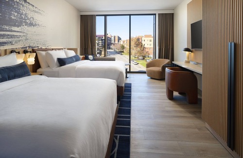 Country Club Plaza Area Hotel | Cascade Hotel, Kansas City, a Tribute Portfolio Hotel