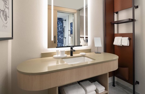 Country Club Plaza Area Hotel | Cascade Hotel, Kansas City, a Tribute Portfolio Hotel