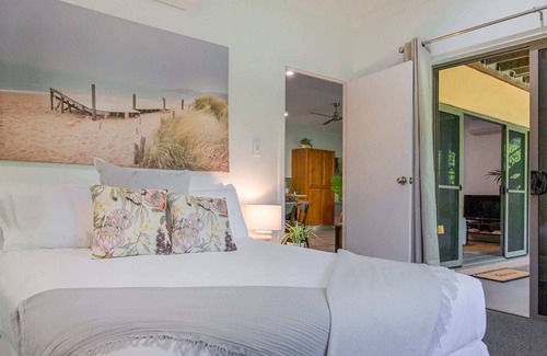 Redlynch House | Cascade Lodge - Rainforest Retreat