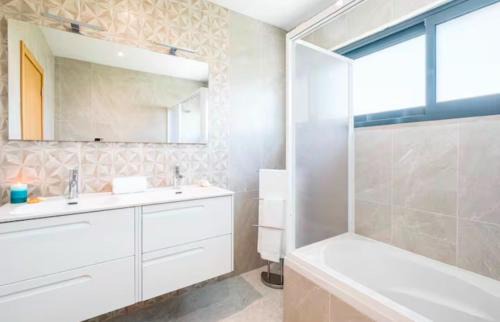 Barrio Santana House | Cascais Accommodations Series