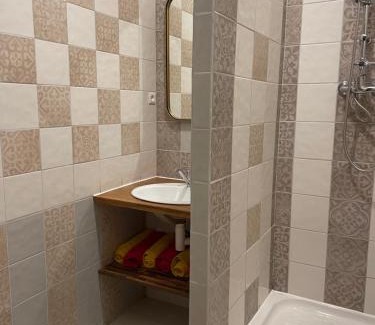 Petite-ÃŽle Apartment | Case colorée
