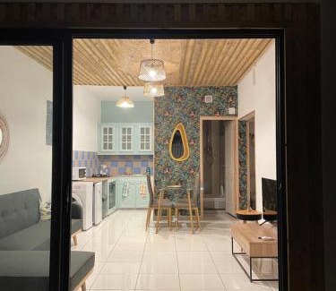 Petite-ÃŽle Apartment | Case colorée