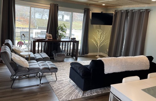 Pigeon Cottage | Caseville, MI (Sandpoint home walking distance to beach access & canal frontage)