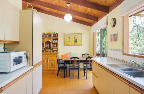 Mystery Bay House | Casey's Pet Friendly Beach Cottage