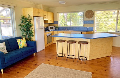 Batehaven House | Caseys Beachfront Holiday House