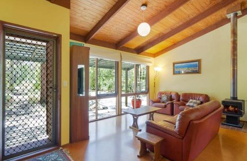 Mystery Bay House | Caseys Pet Friendly Beach Cottage