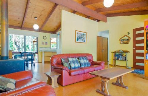 Mystery Bay House | Caseys Pet Friendly Beach Cottage