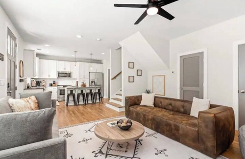 Hadley - Washington House | Cash Country | Luxe & Cozy | 1.4mi Broadway & DT!