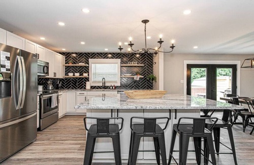 Knox County House | Cash Rd · Spacious 4 Bedroom Home w/Game Room & Deck