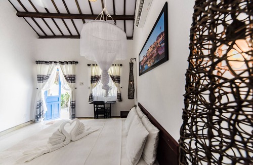 Cam An Hotel | Cashew Tree Bungalow