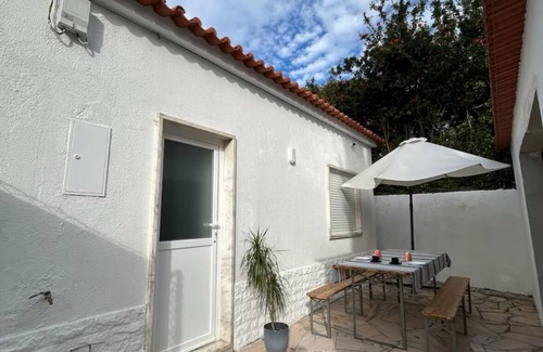 Sintra Cottage | Casinha da Portela - Charming little cottage in lovely Sintra with WiFi and AC