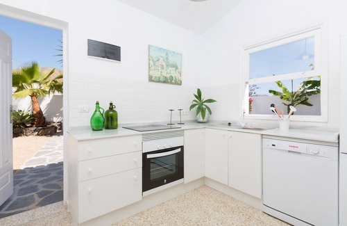 Arona Cottage | Casita 2, private garden 3 bed, WIFI