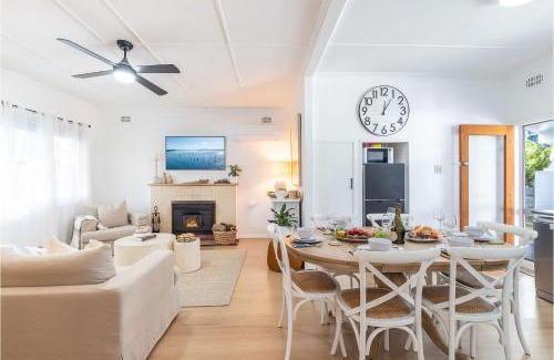 Shoal Bay House | Casita 20 Tomaree Road great pet friendly property with WiFi and Air Conditioning