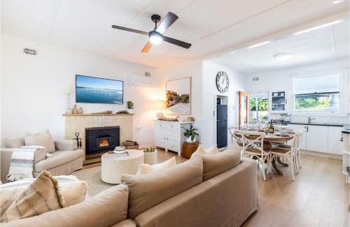 Shoal Bay House | Casita 20 Tomaree Road great pet friendly property with WiFi and Air Conditioning