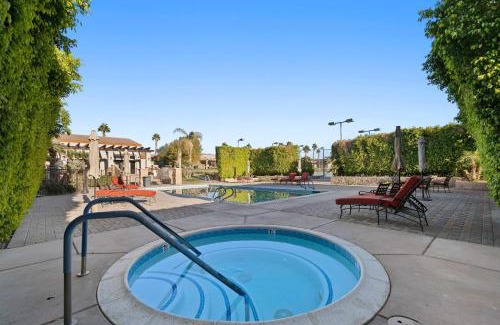 Coachella Apartment | Casita 86153 - Sofa sleeper only