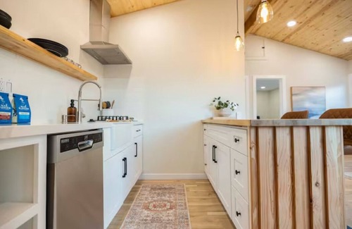 Lake Forest House | "Casita Amore" This unique place has a style all of it’s own.