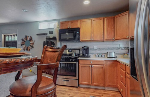 Northeast Heights House | Casita Bella, Near I-40/I-25 City Center