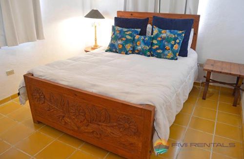 Las Conchas House | Casita Blanca by FMI Rentals