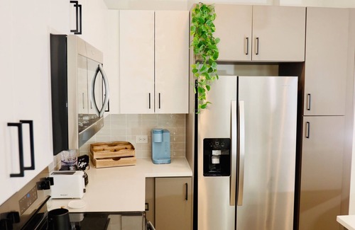 Milwood Apartment | Casita Cactus - King Suite near Domain - with Gym and Pool