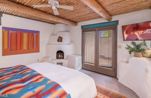 Paradise Valley House | Casita de la Paz - Unique Adobe Crafted Retreat