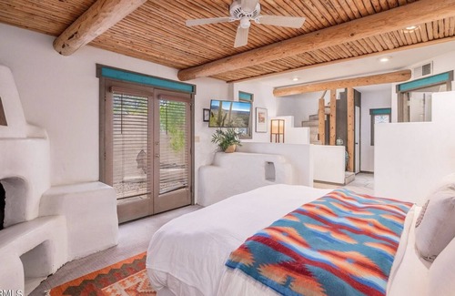Paradise Valley House | Casita de la Paz - Unique Adobe Crafted Retreat
