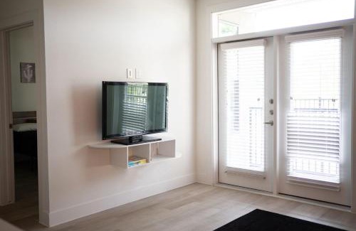 McNeil Apartment | Casita Longhorn Near Q2, Domain - Pool Access