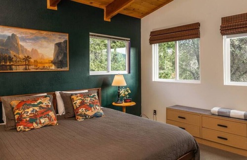 Midpines Cabin | Casita Manzanita near Yosemite National Park.