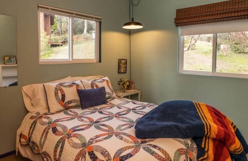 Midpines Cabin | Casita Manzanita near Yosemite National Park.