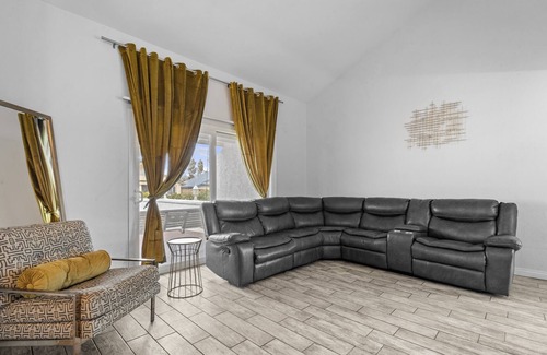 Palmdale House | Casita Oasis near major highways, spa, newly remodeled.