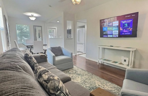 Lakeshore South House | Casita San Juan: Sleeps6! 3bd/1bth Lakeshore Gem