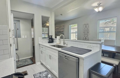 Lakeshore South House | Casita San Juan: Sleeps6! 3bd/1bth Lakeshore Gem