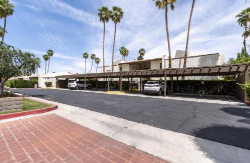 Canyon Corridor Apartment | Casitas del Monte