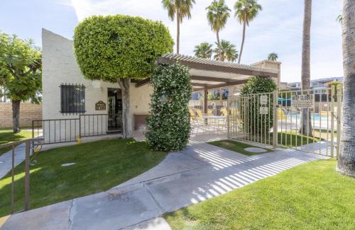 Canyon Corridor Apartment | Casitas del Monte