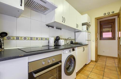 Alcala de Henares Apartment | CASONA 44 - Apartamento para 2 con Wifi, AC y Patio Exterior