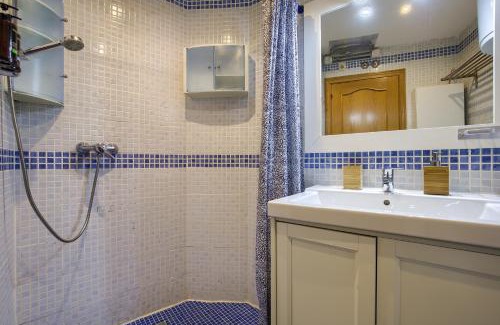 Alcala de Henares Apartment | CASONA 44 - Apartamento para 2 con Wifi, AC y Patio Exterior