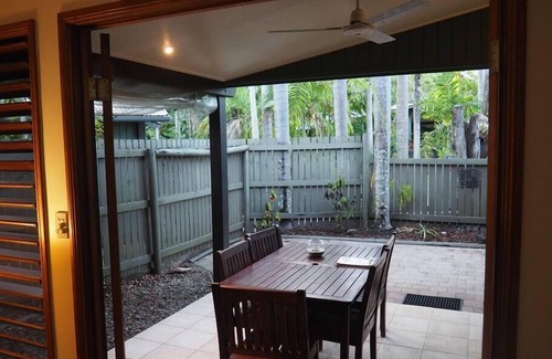 Mission Beach House | Cassawong Cottages - Sunbird - 2 Bed
