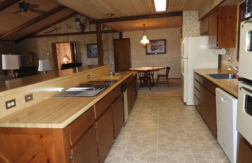 Cassel House | Cassel, Ca. on Hat Creek. Close/Baum Lake, Burney, Mt. Shasta/Lassen 3 nite min