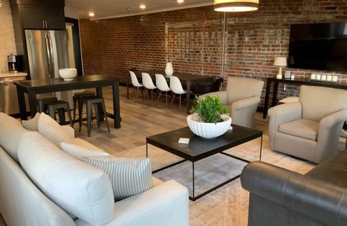 West Main Historic District Apartment | Cassius Quarters@The713! Downtown, large, upscale suite w/private balcony