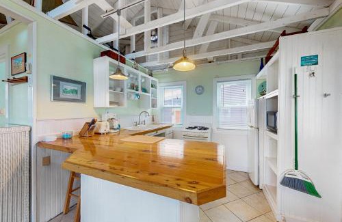 Bradenton Beach House | Cast- Net Cottage