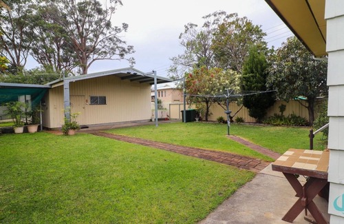Pelican House | Castaway at Pelican - walk to lakes edge