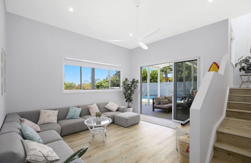 Forresters Beach House | Castaway Beach House - Designer home with inground pool
